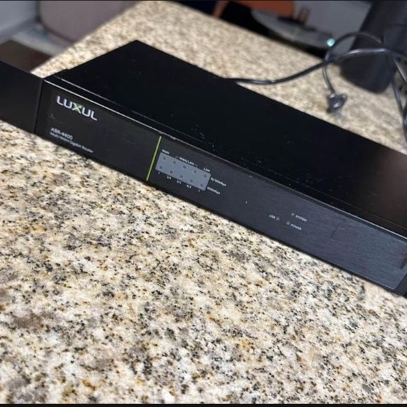 Luxul XBR-4400 Commercial Grade Multi-WAN Gigabit Router - Picture 1 of 7